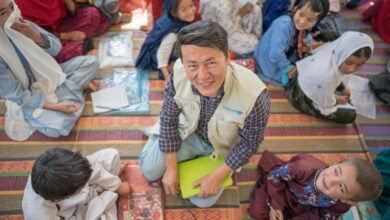 در منطقه ای با بیش از نیم میلیون نفر، که 18088 کیلومتر مربع را پوشش می دهد، هفت کارمند یونیسف افغانستان با یکدیگر همکاری می کنند