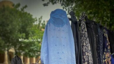 که راننده‌ی سه‌چرخه را یکی‌ از طالبان با سیلی زده و به وی نیز اخطار داده که بار دیگر اگر زن بدون حجاب را سوار کند