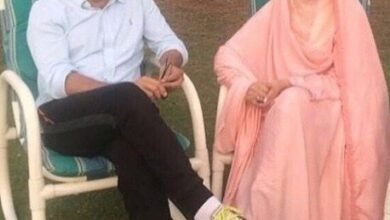 بشرا در مصاحبه با HUM گفت: "هر لحظه از زندگی خان صاحب اکنون به خدا، پیامبر و عشق به بابا فرید اختصاص دارد".